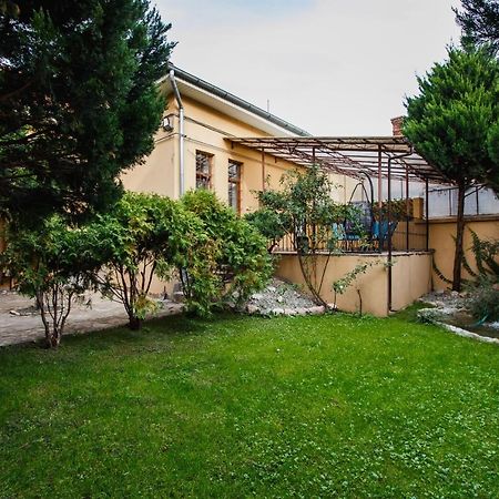 Stunning, Newly Renovated Central Apartment Oradea Exterior foto