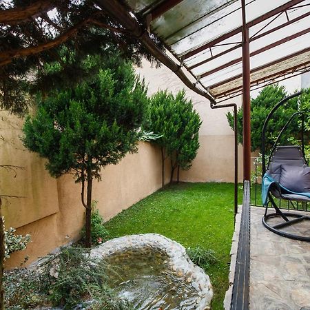 Stunning, Newly Renovated Central Apartment Oradea Exterior foto