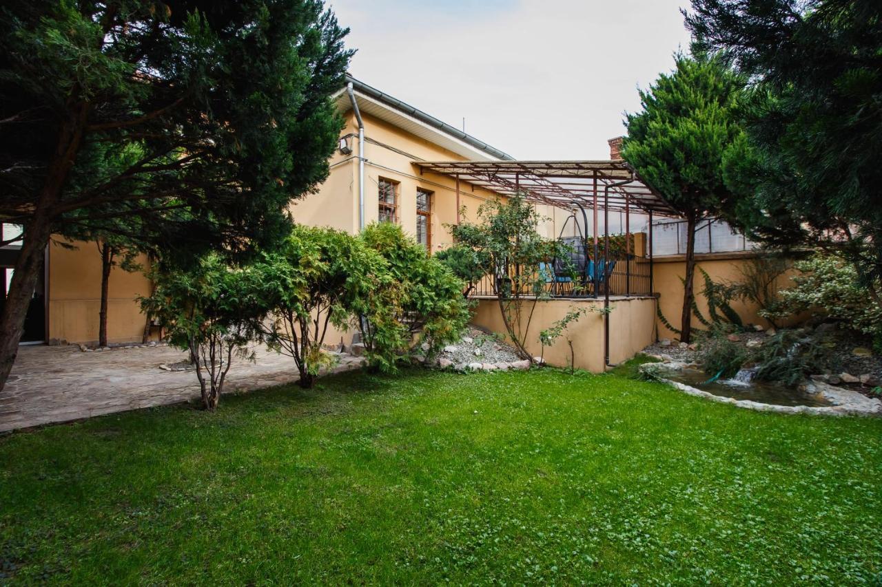 Stunning, Newly Renovated Central Apartment Oradea Exterior foto