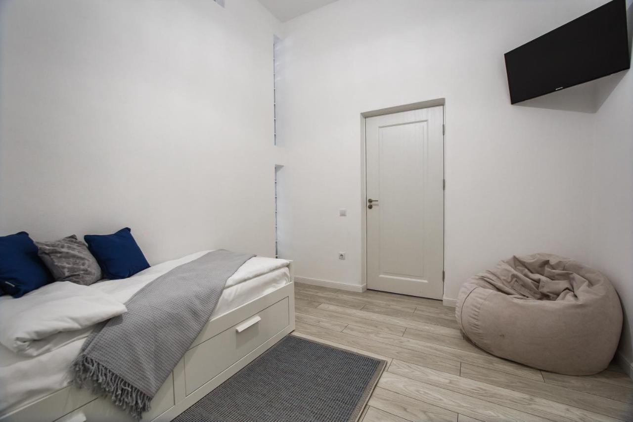Stunning, Newly Renovated Central Apartment Oradea Exterior foto