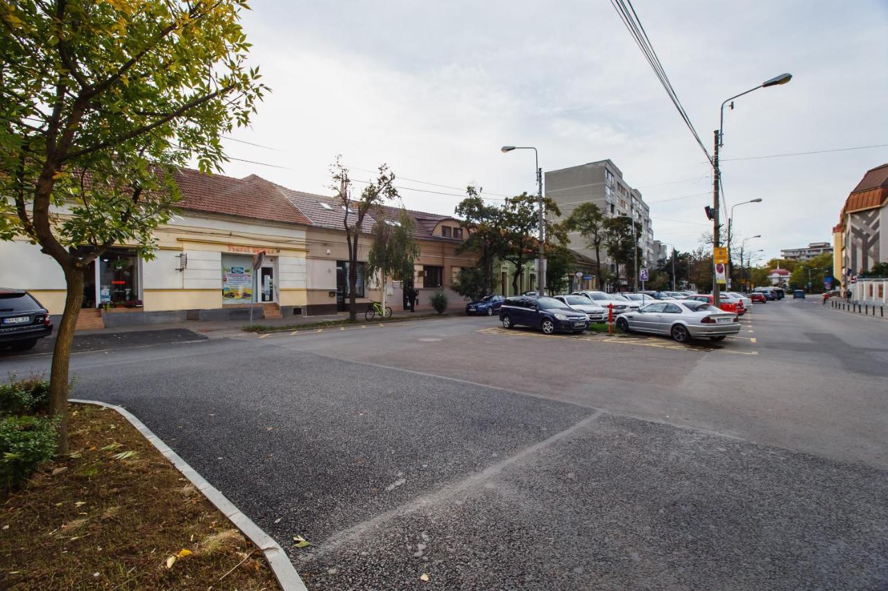 Stunning, Newly Renovated Central Apartment Oradea Exterior foto
