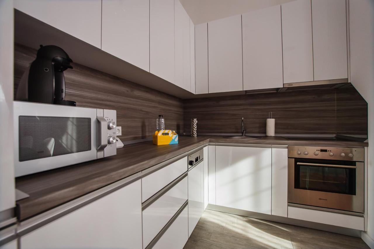 Stunning, Newly Renovated Central Apartment Oradea Exterior foto